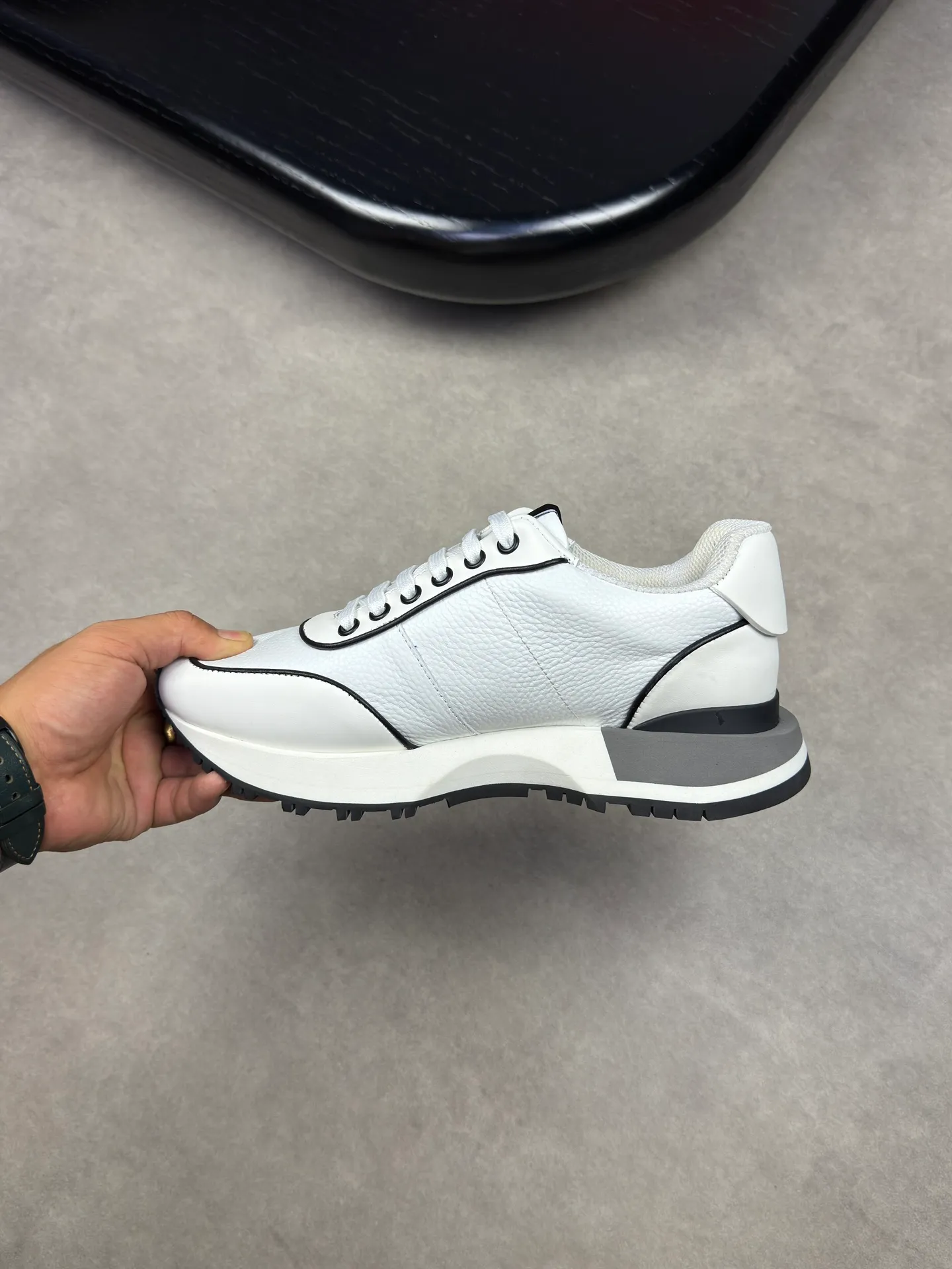 [VALENTINO] Valentino men's shoes 💰500💰 - High-end quality original order - Upper: 🔝 Nappa calf leather, tumbled calf leather, sewn brand plastic totem - Lining: brand mesh canvas, foot pad; water-dyed cow leather - Outsole: multi-color wear-resistant velvet·rubber; combined molded outsole -Super high quality control·Fine workmanship: highlighted (high-end·luxury·grade) -Size :38-44 (45 can be customized)·3300